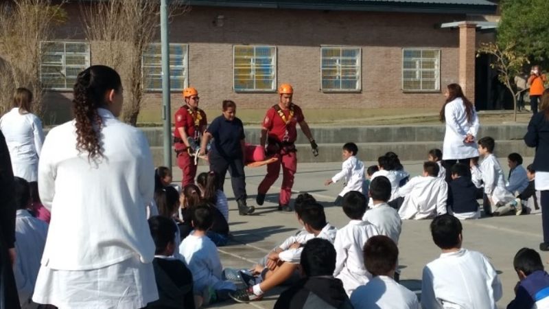 Simulacro de evacuación en escuela Revolución de Mayo