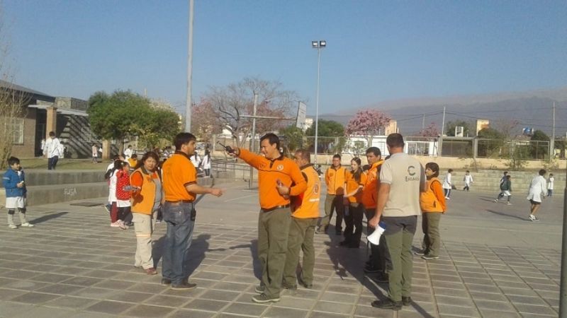 Simulacro de evacuación en escuela Revolución de Mayo