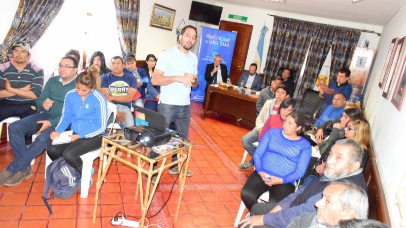 Sanchez consiguió 100 mil pesos para clubes de Santa María