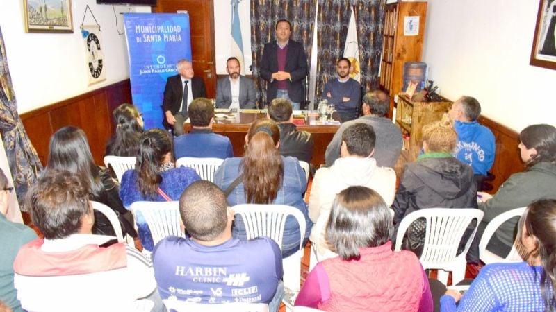 Sanchez consiguió 100 mil pesos para clubes de Santa María