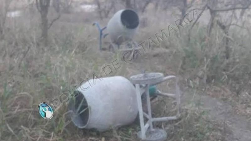Ladrones escondieron en un descampado, dos hormigoneras