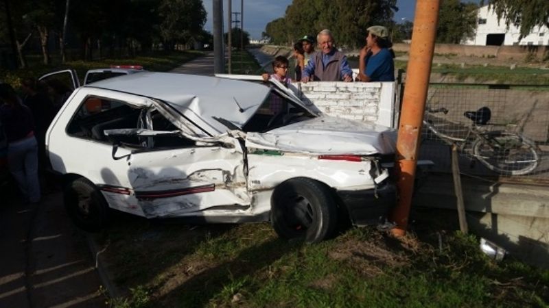 Se fue sin pagar, escapó en el auto y armó un desastre en la calle