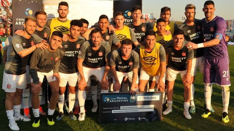 Estudiantes pasó con sufrimiento a los 8vos. de final