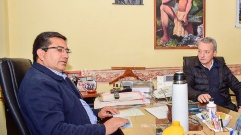 Páez se diferencia de Macri pero no le suelta la mano