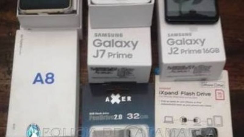 Detienen a dos mecheras que tenían celulares robados y $10.000