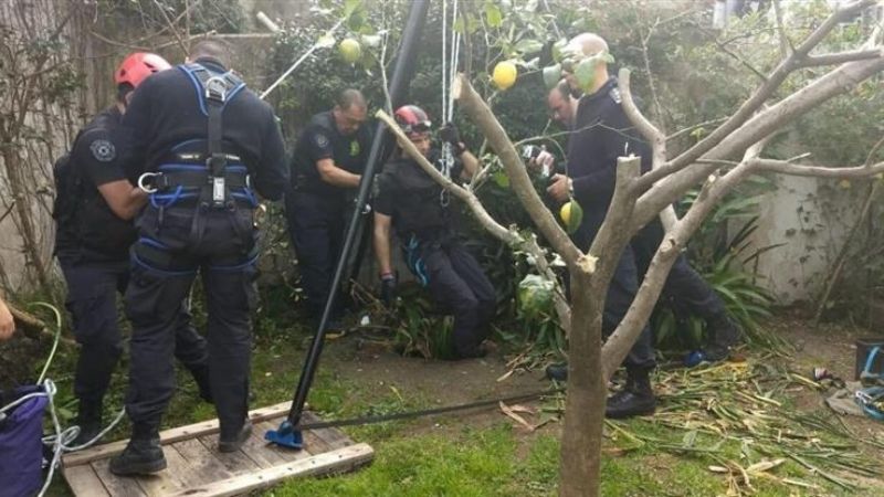 Rescataron en La Plata a una mujer de 95 años que cayó dentro de un pozo