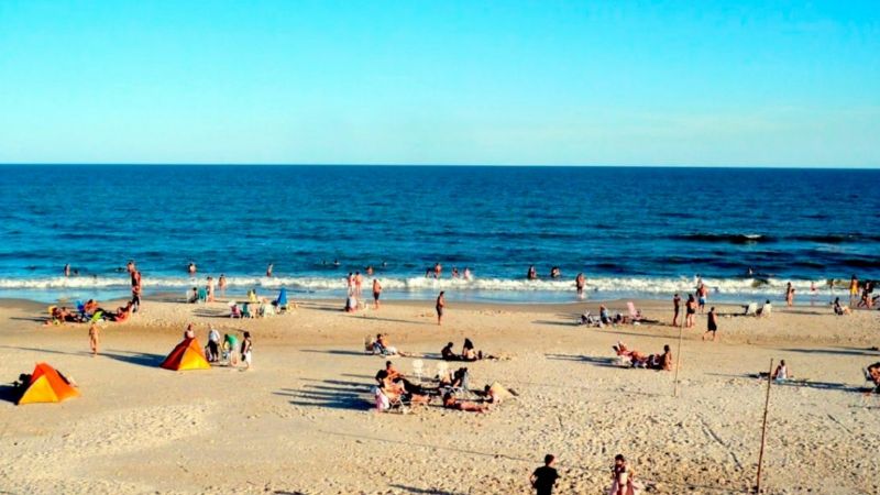 Una persona murió por la "bacteria de la playa" en Uruguay