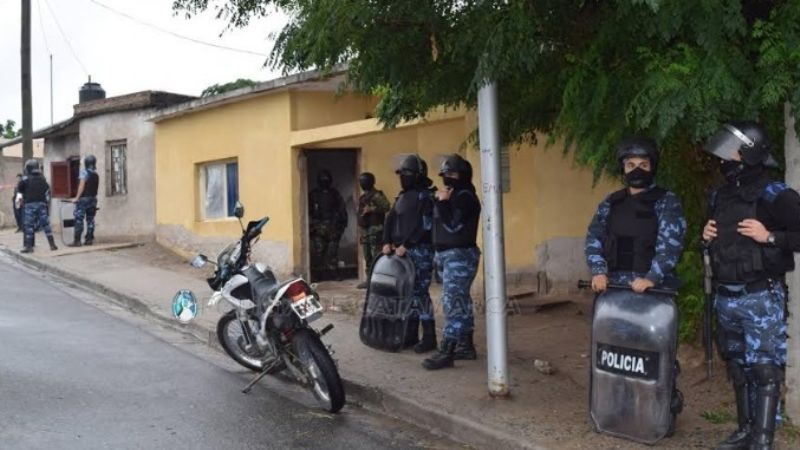 Secuestran plantas de marihuana de gran tamaño en una casa del Eva Perón