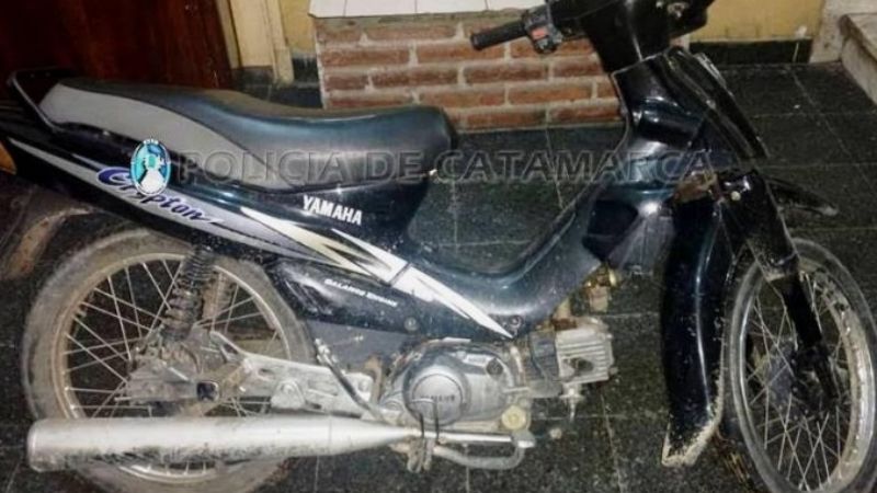 Tras un registro domiciliario recuperan una motocicleta sustraída