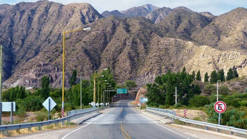 Derrumbe en el ingreso a Las Pirquitas