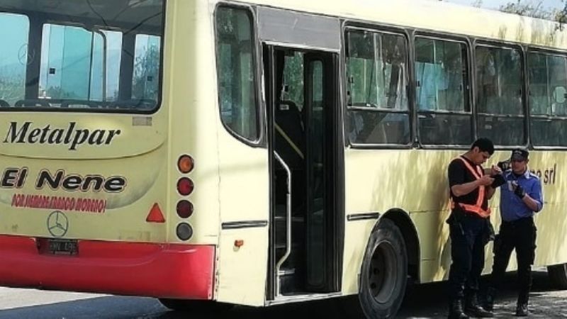 Colectivero atropelló a un hombre