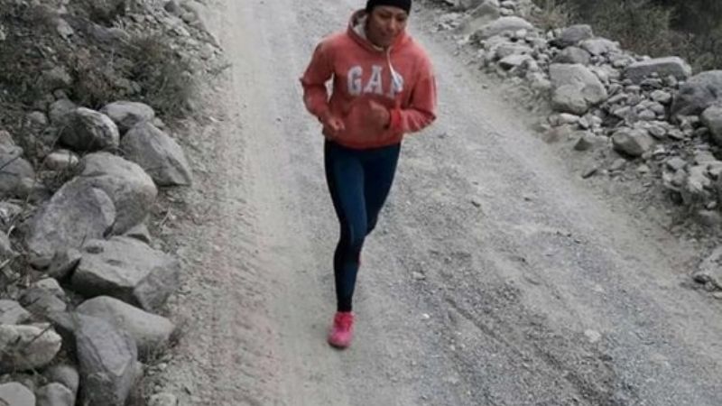 “La Barby de Acero” entrena doble turno pensando en el debut