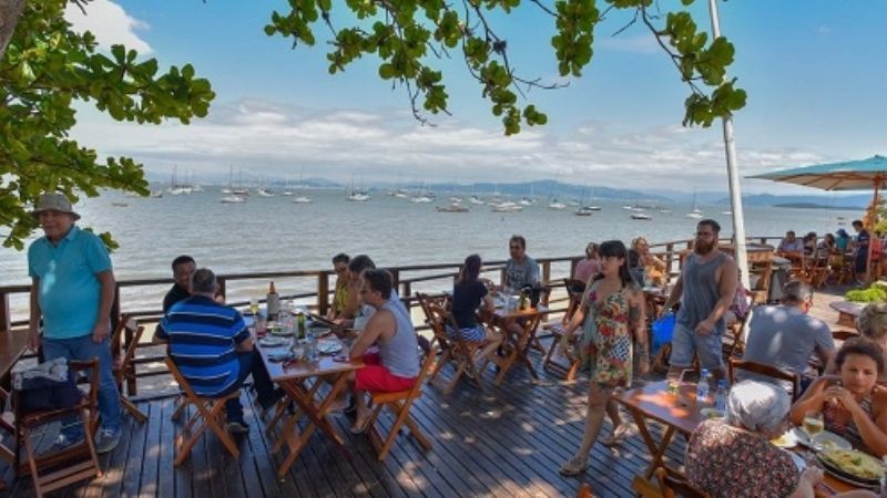 Sólo 7.452 cruzaron a Brasil por tierra en lo que va del verano