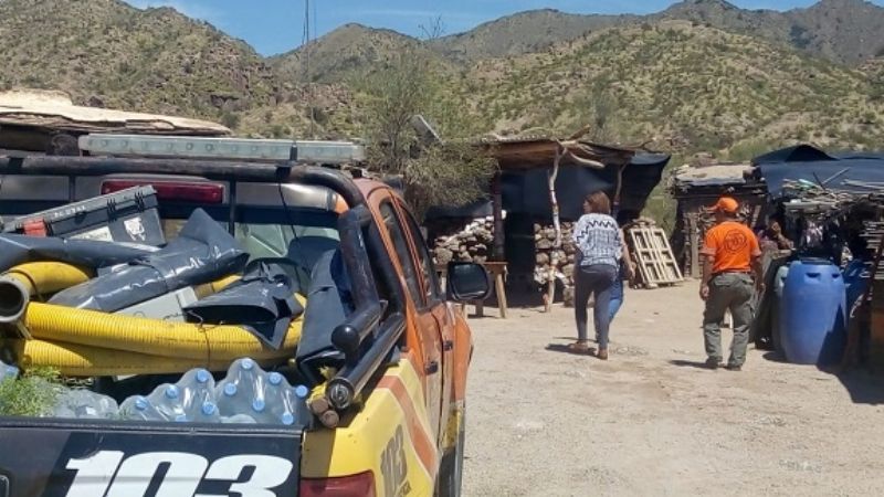 Asisten a familias afectadas por las lluvias en Andalgalá