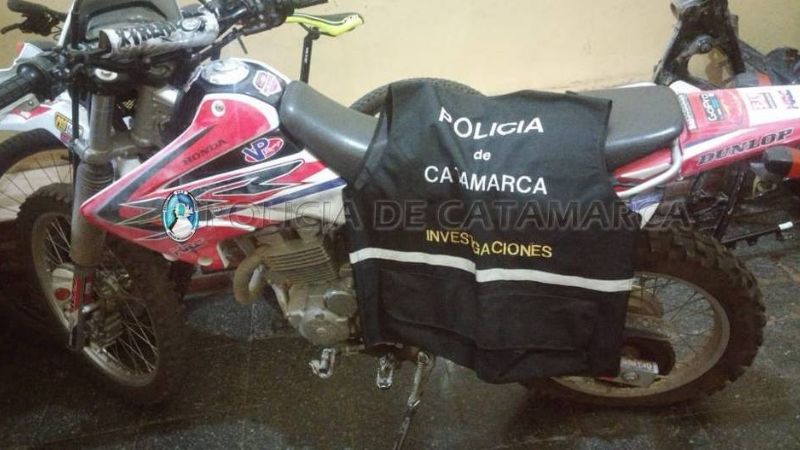 En persecución, recuperan una moto robada