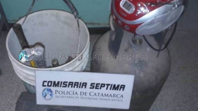 Atrapan a un ladrón cuando trasladaba herramientas y varios elementos