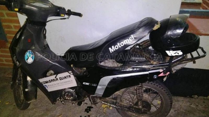 Recuperan un celular, secuestran una moto y aprehenden a dos jóvenes
