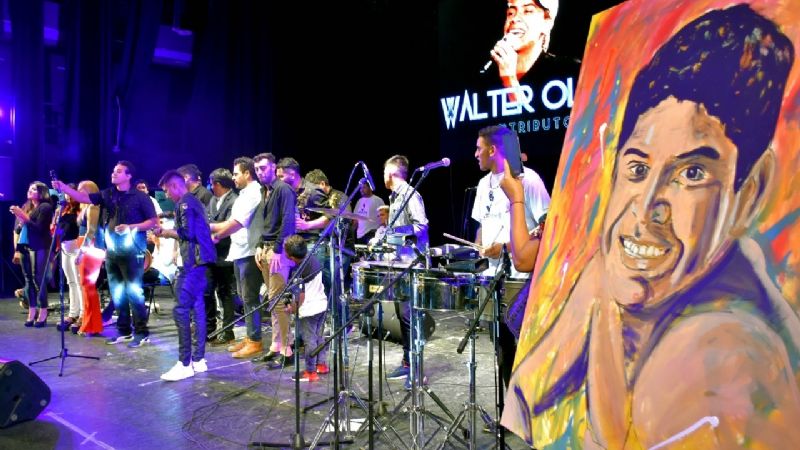 Emotivo tributo a Walter Olmos que tendrá su estatua en tamaño real