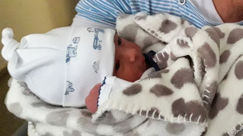 Jesús Ezequiel es el primer bebé del año nacido en la Maternidad Provincial