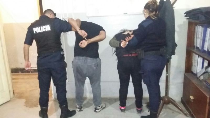 Sorprenden a una pareja robando en un supermercado