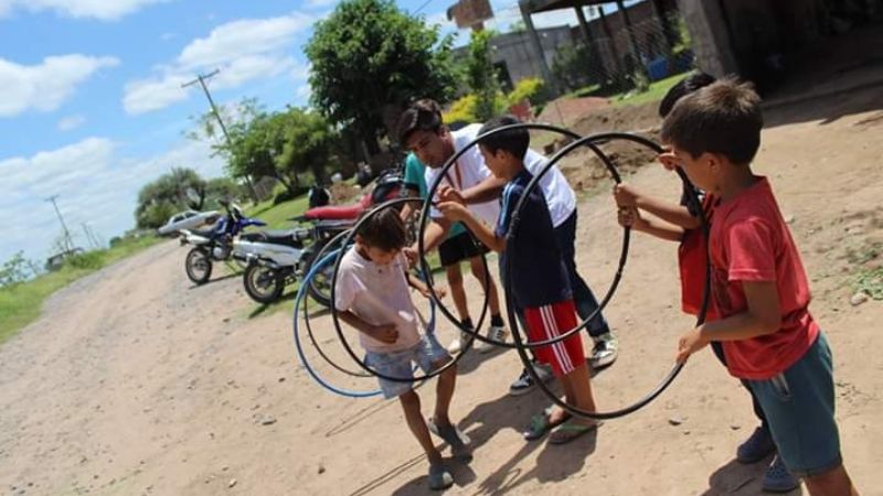 Peluqueros solidarios visitaron el barrio Cementerio en Recreo