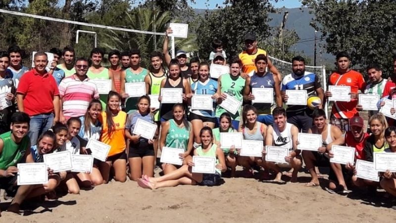 El Beach Voley se floreó en la pileta Municipal de V. Viejo