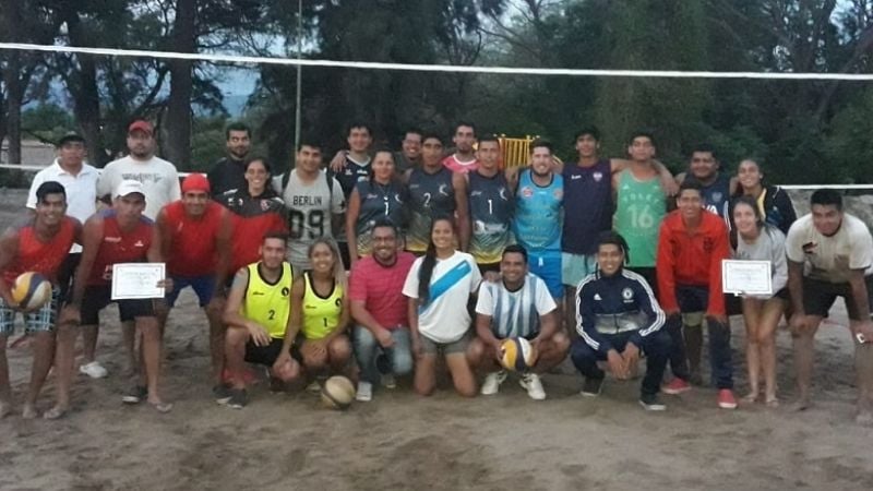 El Beach Voley se floreó en la pileta Municipal de V. Viejo