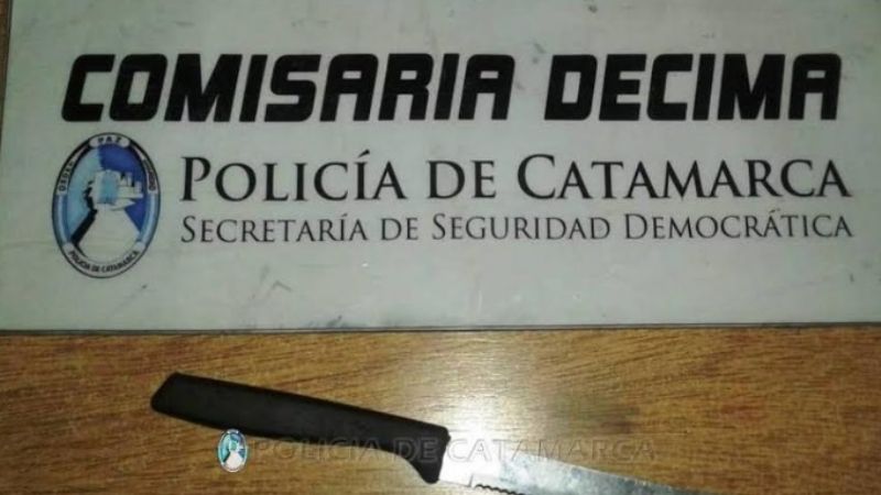 Arrestan a un joven y secuestran un arma blanca