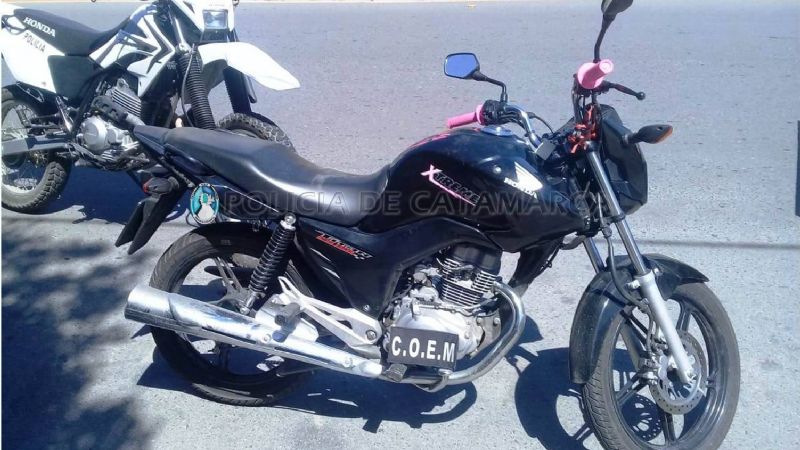 Joven se quiso fugar con una moto robada