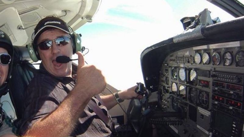 Diario británico asegura que el piloto que llevaba a Sala trabajaba de plomero y DJ