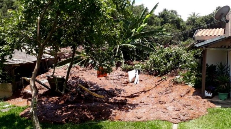 9 muertos y 300 desaparecidos por rotura de dique minero en Brasil