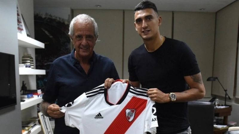 Final de la novela: Suárez firmó por tres años en River