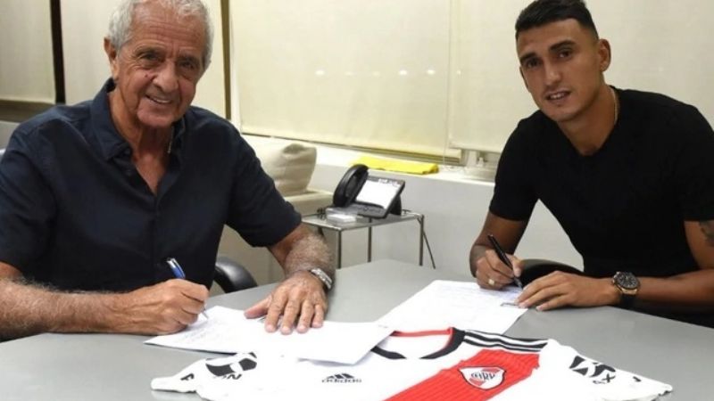 Final de la novela: Suárez firmó por tres años en River