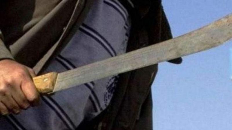 Tras una gresca, agredieron a un policía con un machete