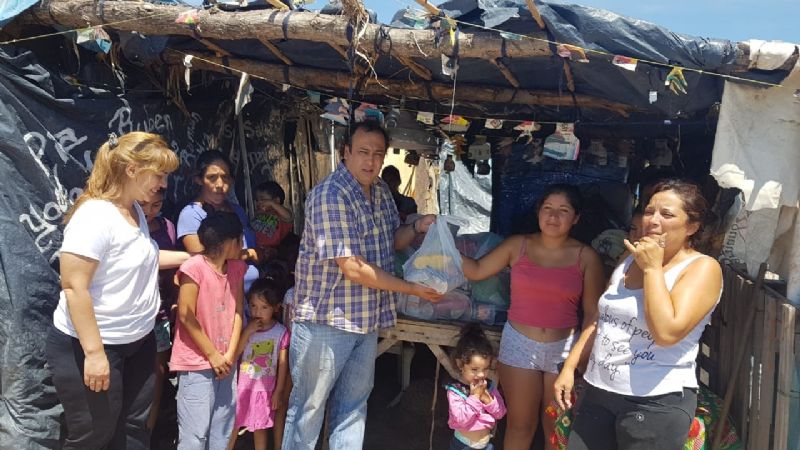 En tiempos de crisis, entregaron alimentos a familias