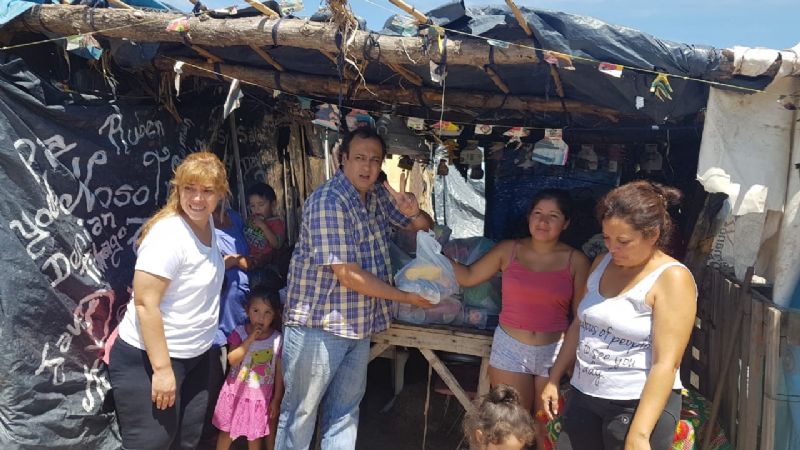 En tiempos de crisis, entregaron alimentos a familias