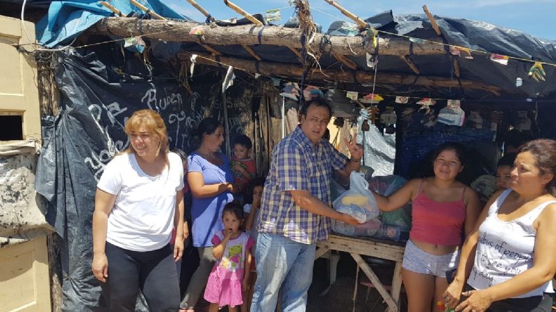 En tiempos de crisis, entregaron alimentos a familias