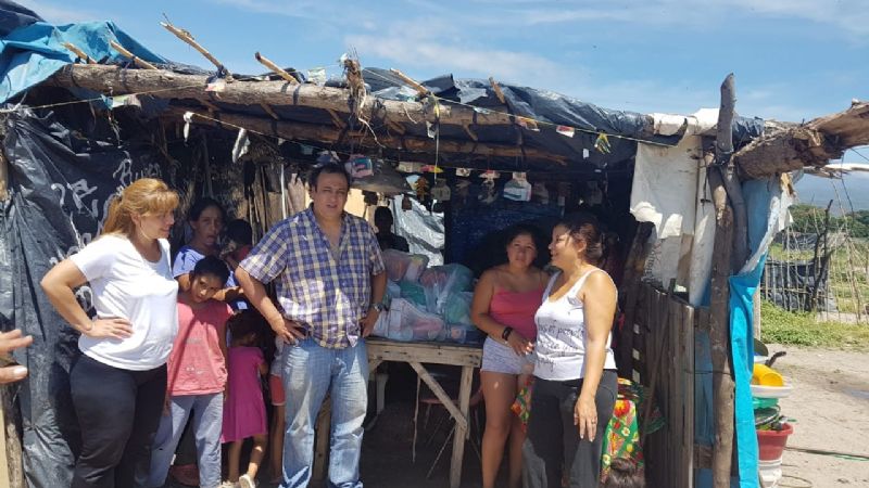 En tiempos de crisis, entregaron alimentos a familias