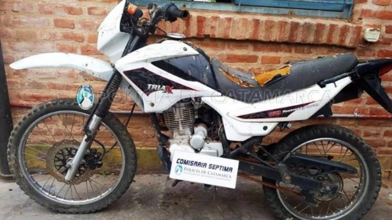 Encuentran moto abandonada en el parque Adán Quiroga