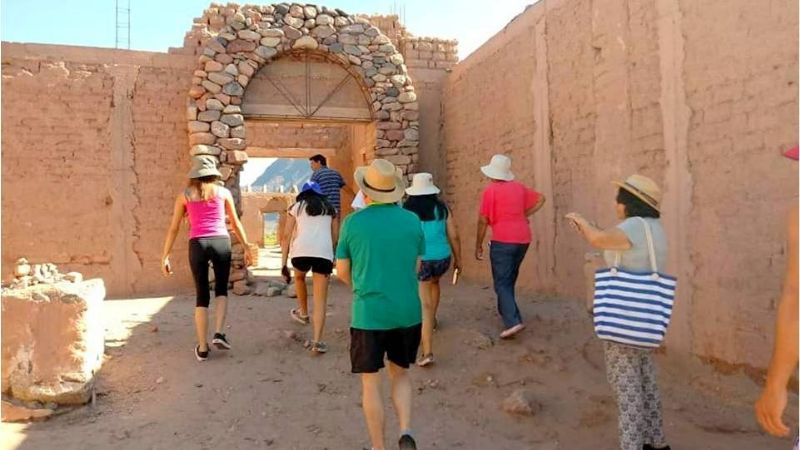 El “Bus Turístico” recorre la Ruta del Adobe y La Aguadita