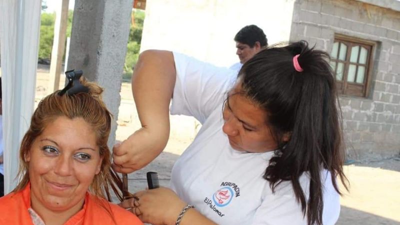 El Palomar y Peluqueros Solidarios visitaron La Calera