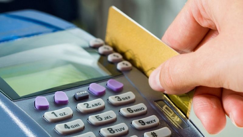 Retiran el IVA a las propinas que se paguen con tarjeta de crédito y débito