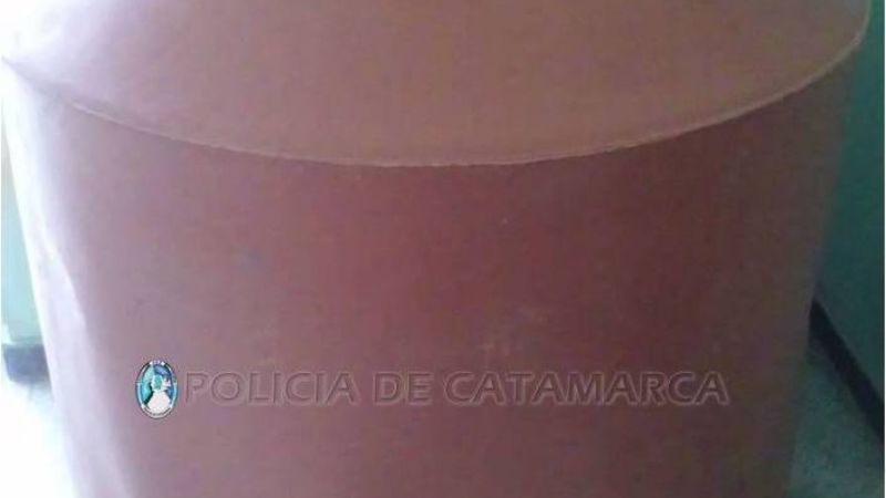 Secuestran un tanque de agua y aprehenden a dos jóvenes