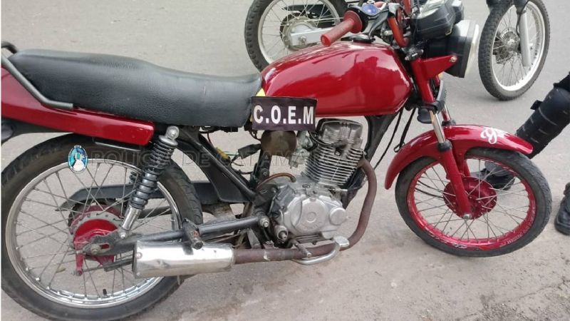 Secuestran motos y arrestan a 19 jóvenes sospechosos