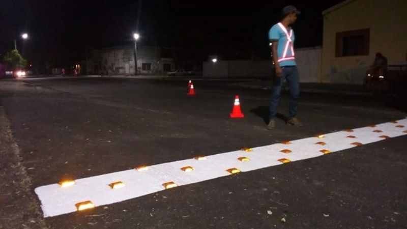 Avenida San Martín: Personal de Seguridad Vial, colocó "ojos de gato"
