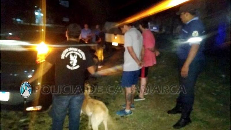 Dos jóvenes llevaban en la guantera del auto dosis de “alita de mosca”