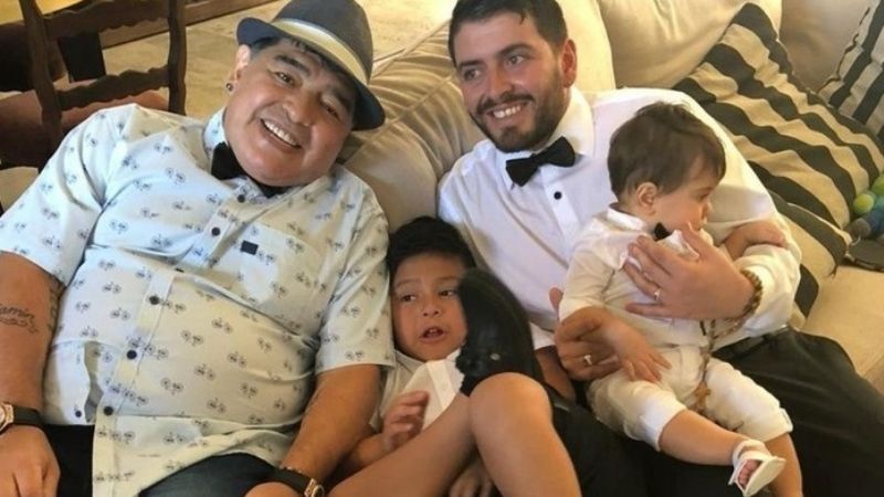 Maradona abuelo y padrino de su nieto italiano