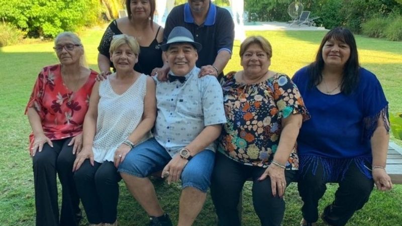 Maradona abuelo y padrino de su nieto italiano