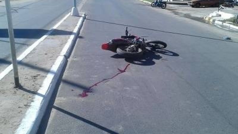 Dos heridos por derrapar con la moto