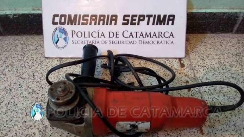 Aprehenden a dos jóvenes y recuperan una amoladora